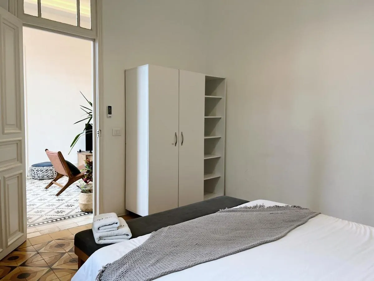公寓 Nicely Tiled Apt Beirut 4Br