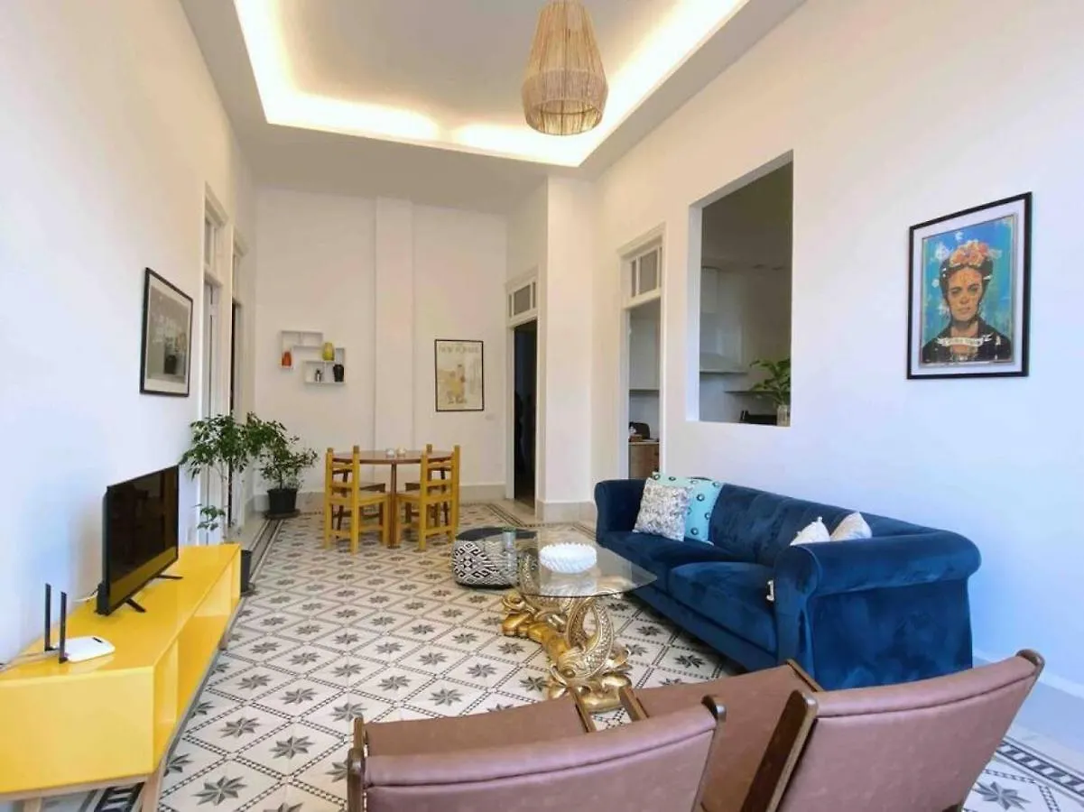 公寓 Nicely Tiled Apt Beirut 4Br